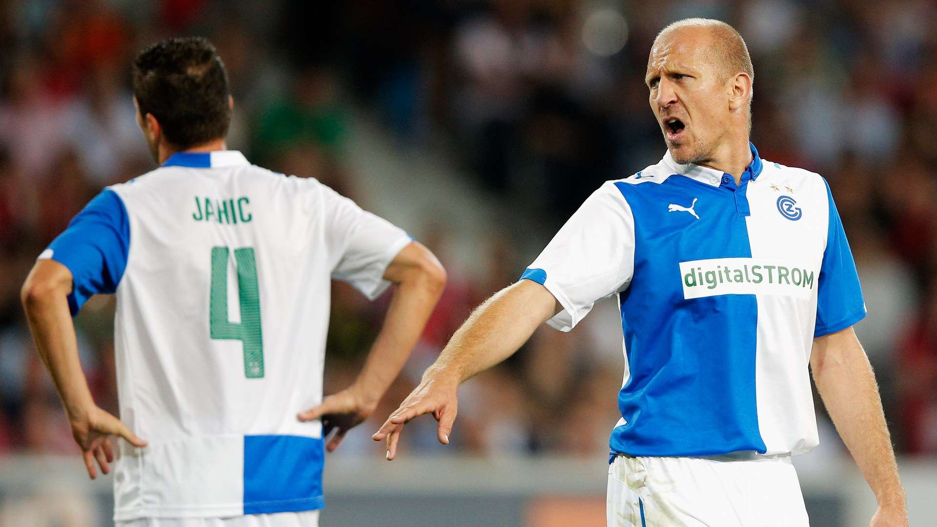 谢丽君创造历史：首位执裁男子顶级联赛女裁判